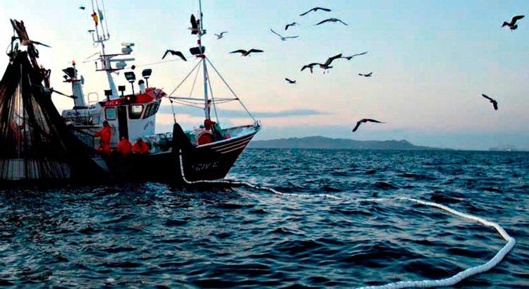 Sector pesquero y petrolero deben denunciar robos en altamar