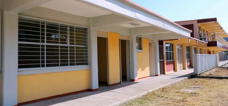 Cobran altas cuotas en escuelas públicas de Campeche