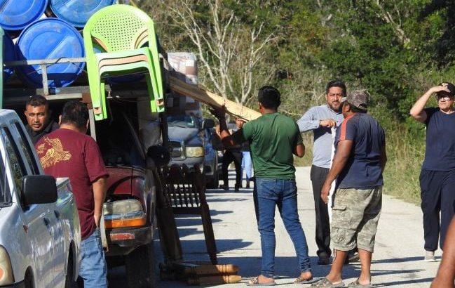 Ejidatarios y pobladores de Campeche bloquean plantón
