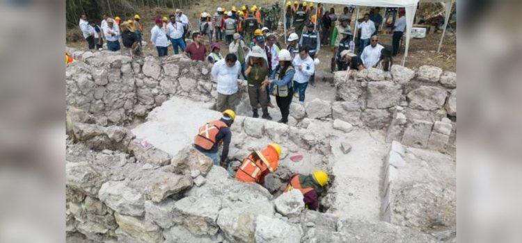 Recorren autoridades punto de rescate arqueológico en el tramo 7, Conhuas-Chicanná