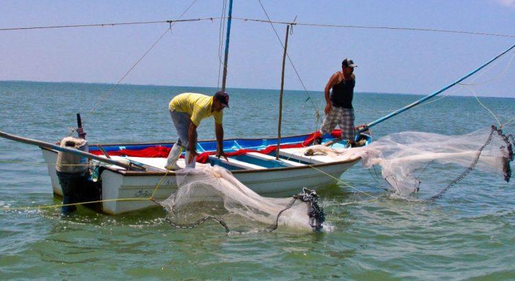 Pescadores exigen apertura de zonas marítimas en desuso de Pemex