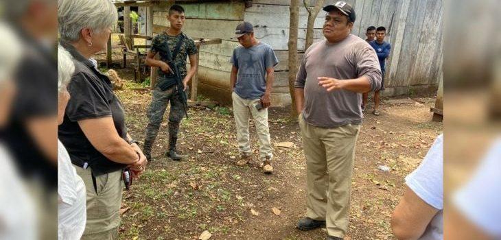 Familias de Guatemala sobreviven en chozas en Campeche
