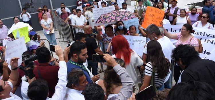 Acorralan a Gobernadora de Campeche y la obligan a dialogar