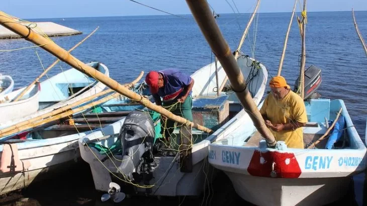 Pescadores piden a Pemex resarcir daños por derrame en Sonda de Campeche