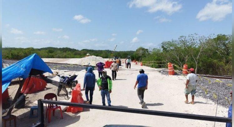 Ejidatarios de Uayamón bloquean obras del Tren Maya por incumplimiento en compra de sascab