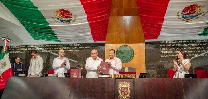 Protestas marcan entrega escrita del informe de gobierno de Campeche a Congreso del Estado