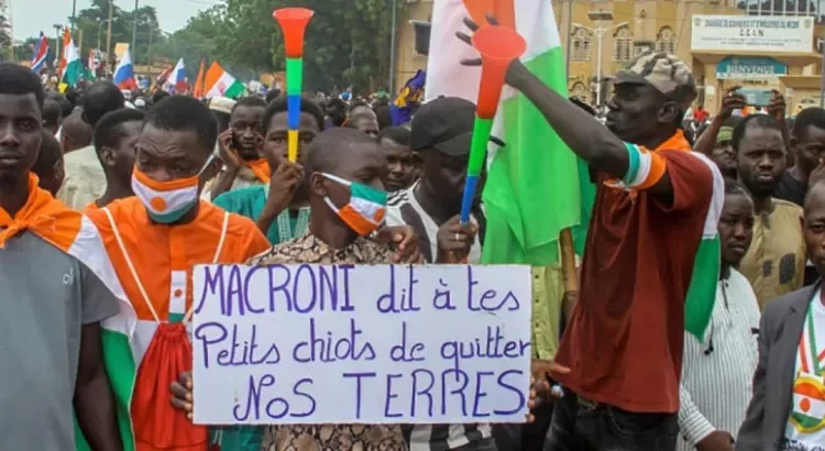 Expulsa Junta militar de Níger al embajador de Francia