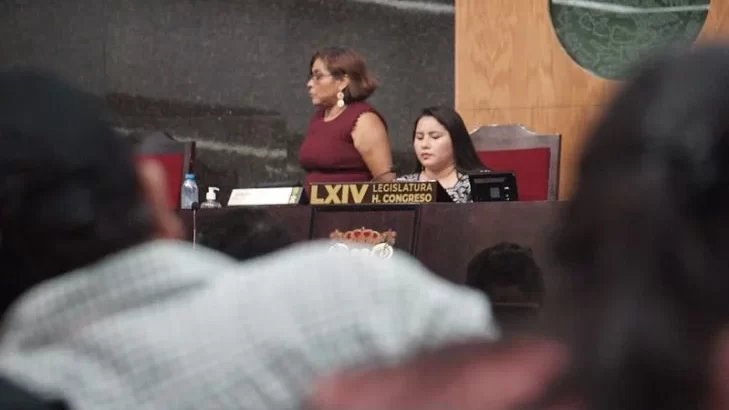 Desencuentro entre diputados luego de protesta feminista en el Congreso de Campeche