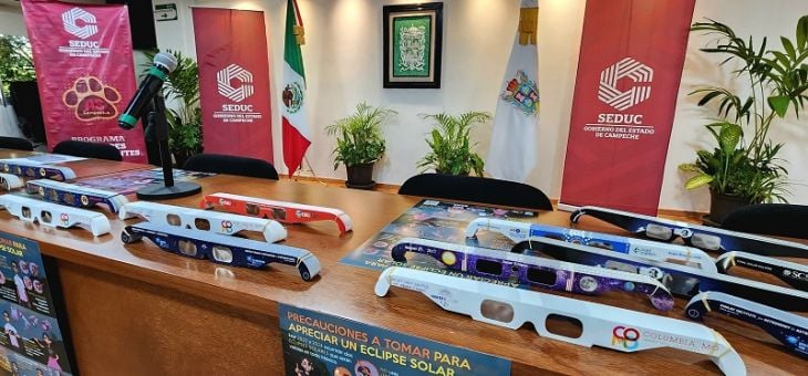 En Campeche regalaron lentes para  ver el eclipse del 14 de octubre