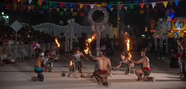Con más de 8 mil asistentes, se vivió el Paseo de las Ánimas en Pomuch, Campeche