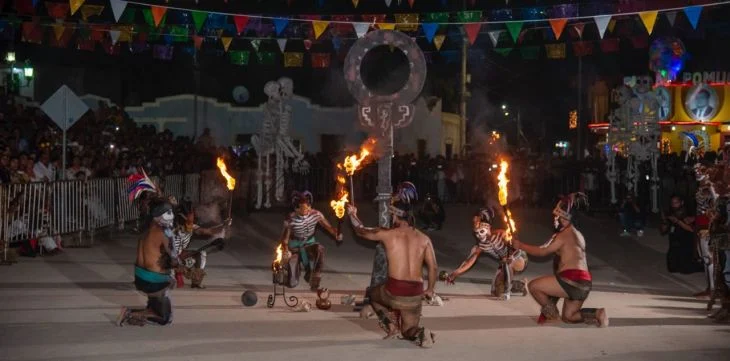 Con más de 8 mil asistentes, se vivió el Paseo de las Ánimas en Pomuch, Campeche