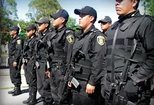 Dan de baja a 44 policías de Campeche por extorsión