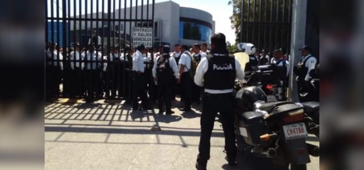 Policías estatales de Campeche cumplen un mes de plantón