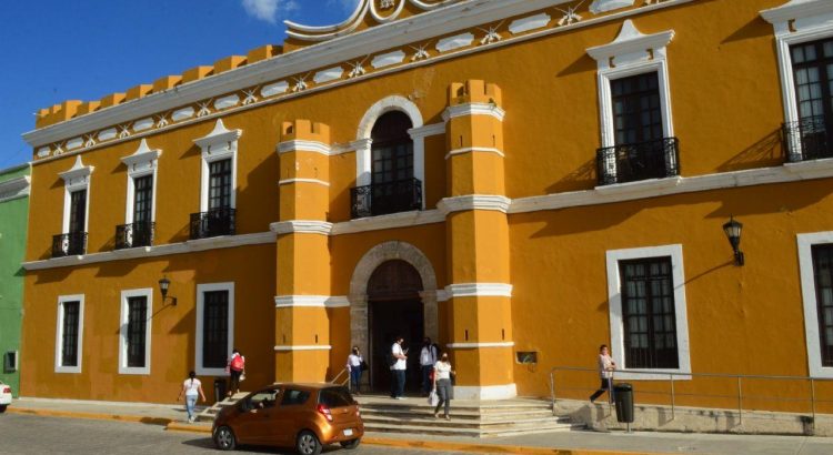Familiares y amigos de funcionarios encabezan listas plurinominales de Campeche