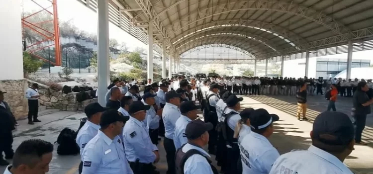 Notifican a 21 policías de Campeche sobre inicio de investigación en su contra