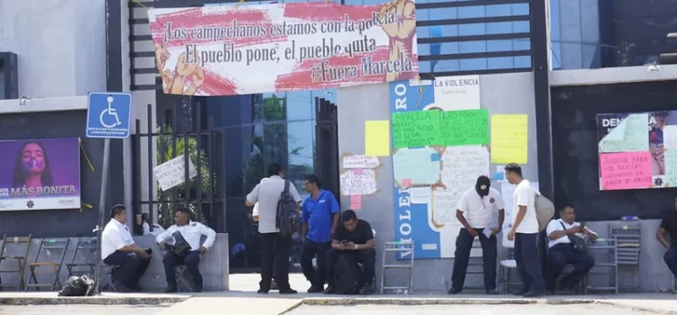 Policías de Campeche mantienen plantón laboral a 17 días desde el inicio de la protesta en la SPSC