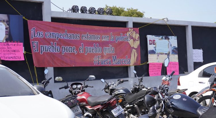 Policías de Campeche intentan acercarse a AMLO durante visita al estado