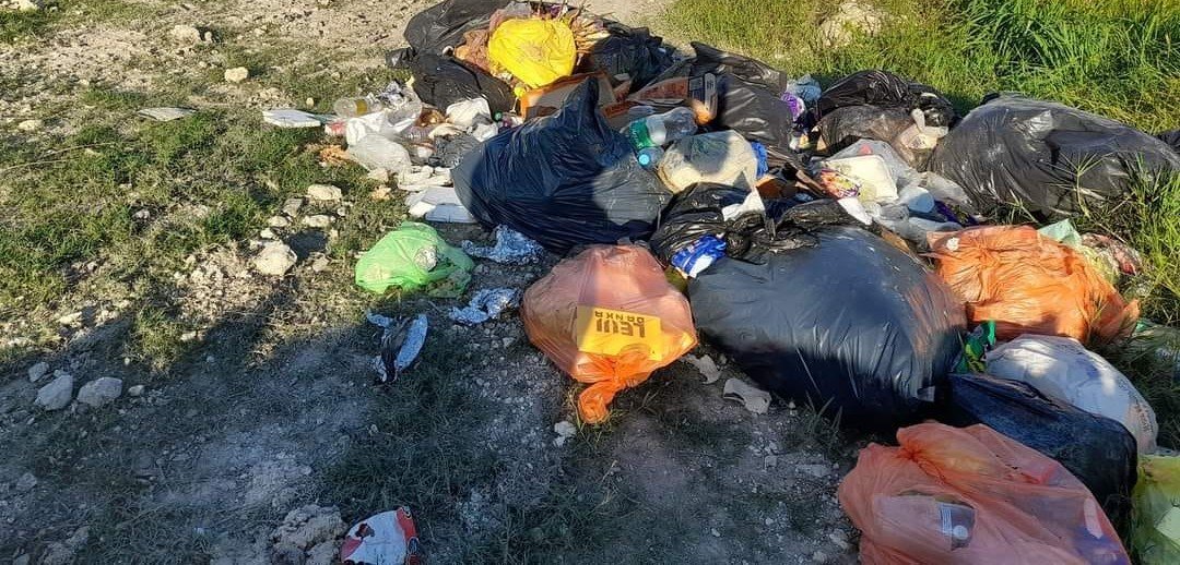 Basurero clandestino en Escárcega se mantiene tras diez años de abandono