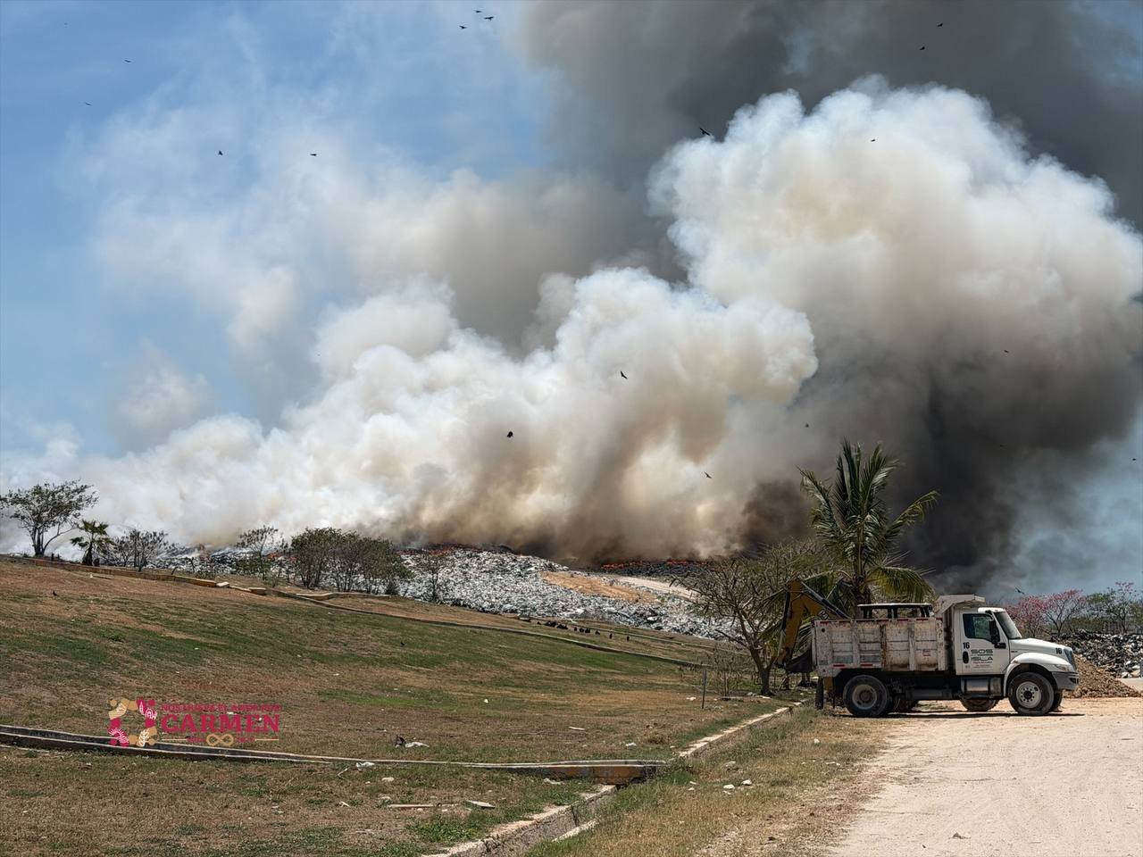 Controlan 60 por ciento del incendio en relleno sanitario de Ciudad del Carmen