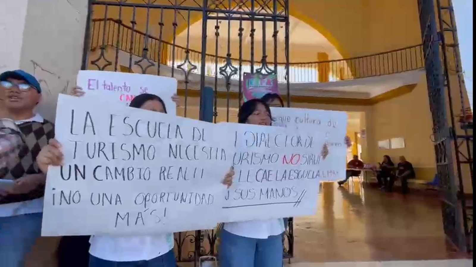 Instituto Campechano separa a director de Turismo tras protesta estudiantil