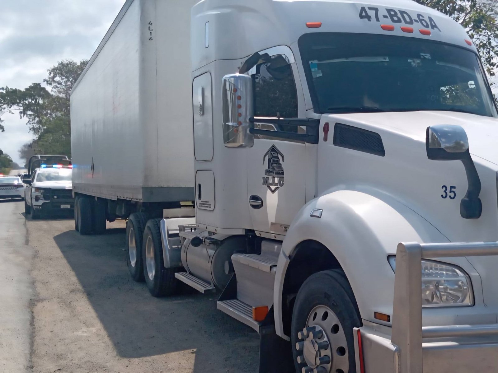 Cigarrillos de procedencia ilegal son asegurados en carretera de Campeche