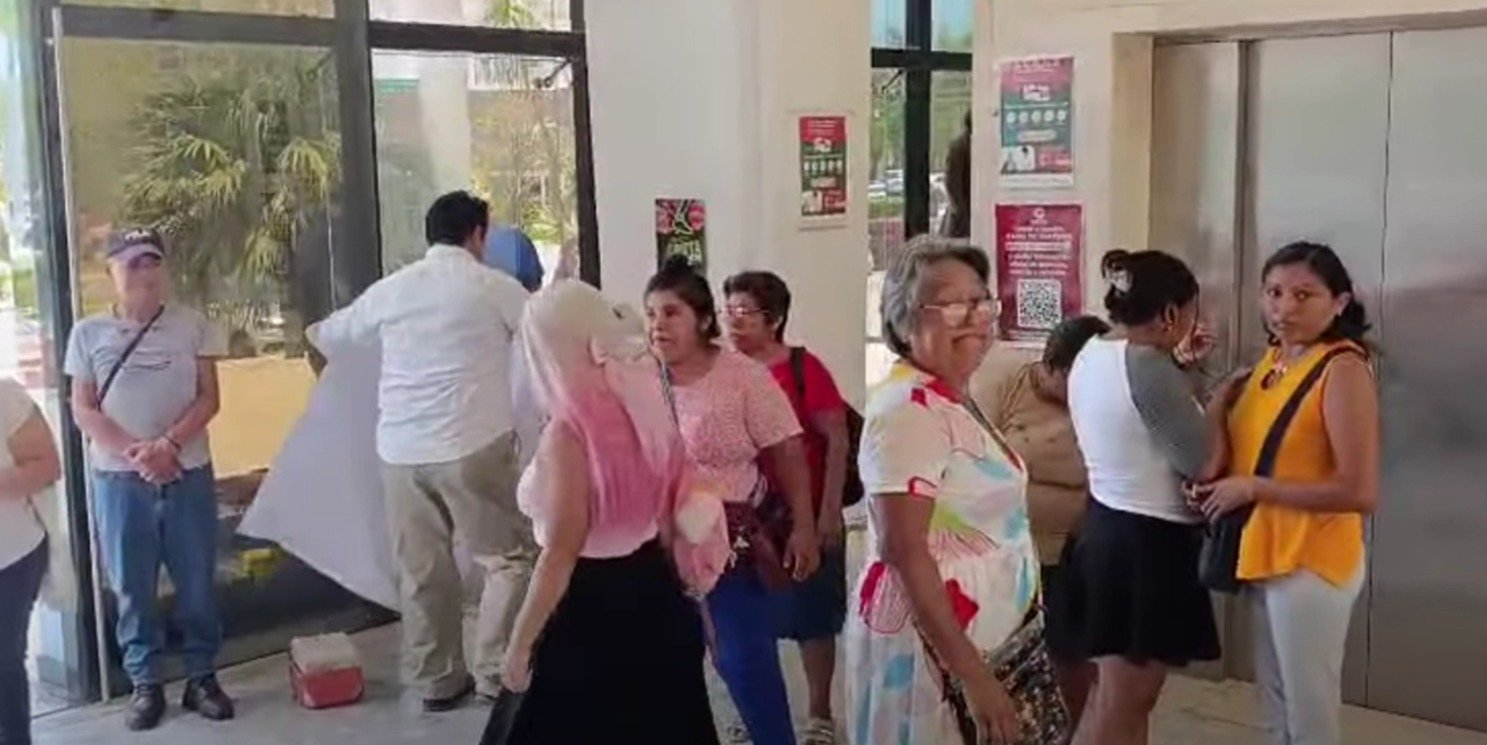 Sin respuesta de Artec, vecinos llevan protesta por transporte al Palacio de Gobierno