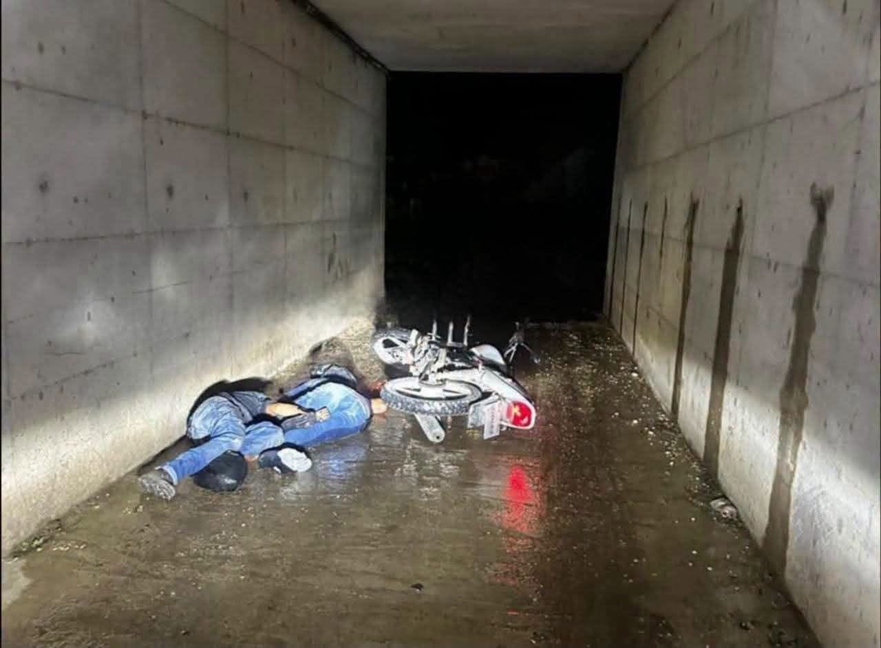 Hallan dos cuerpos con impactos de bala junto al Tren Maya en Escárcega